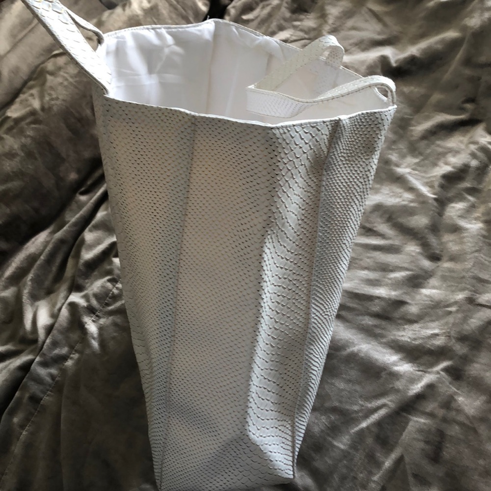 Tote - Picture 4 of 4